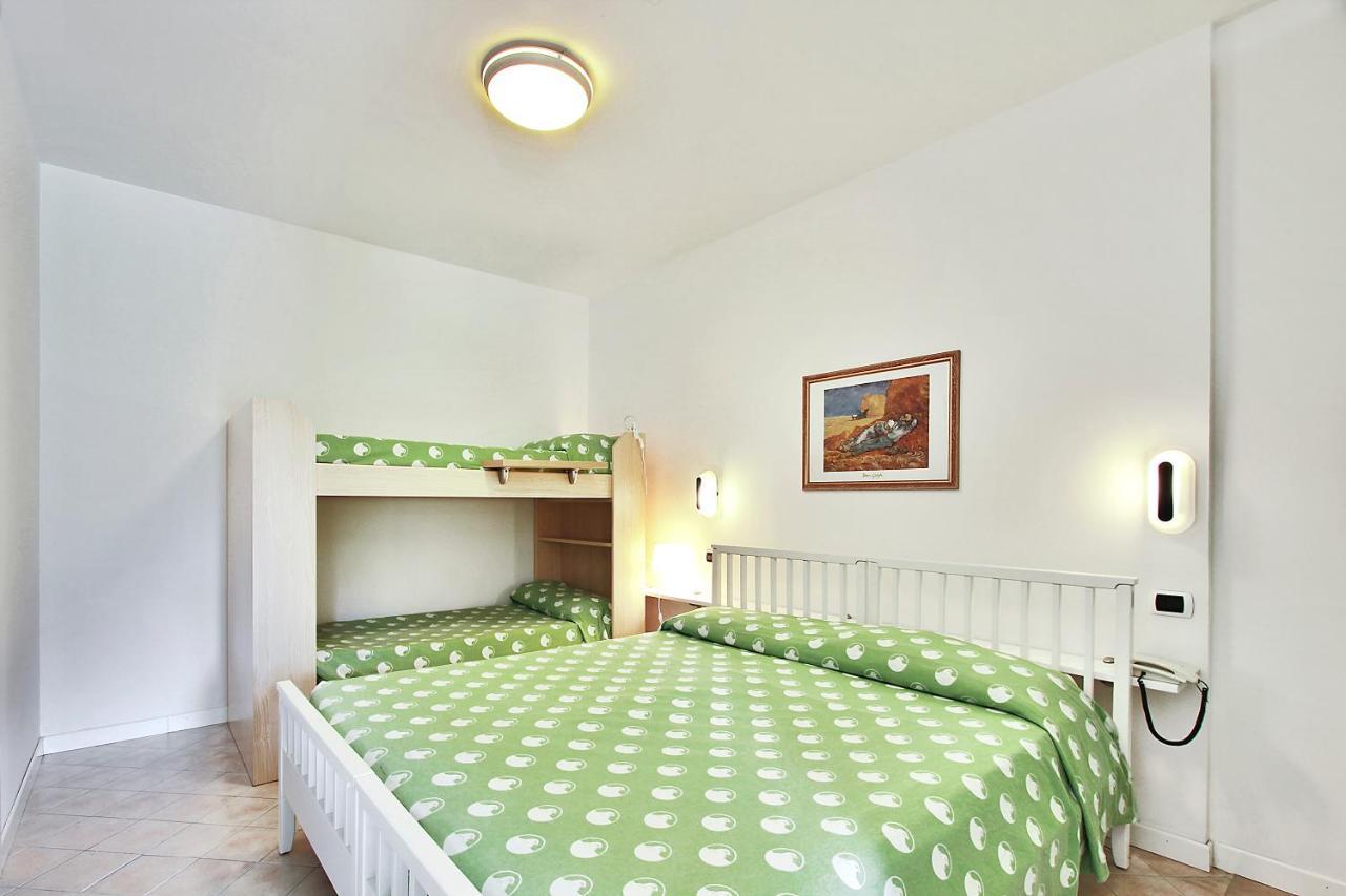 Aparthotel Ponza Линьяно-Саббьядоро Экстерьер фото