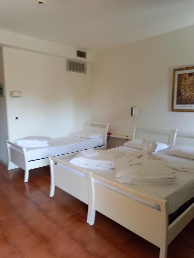 Aparthotel Ponza Линьяно-Саббьядоро Экстерьер фото