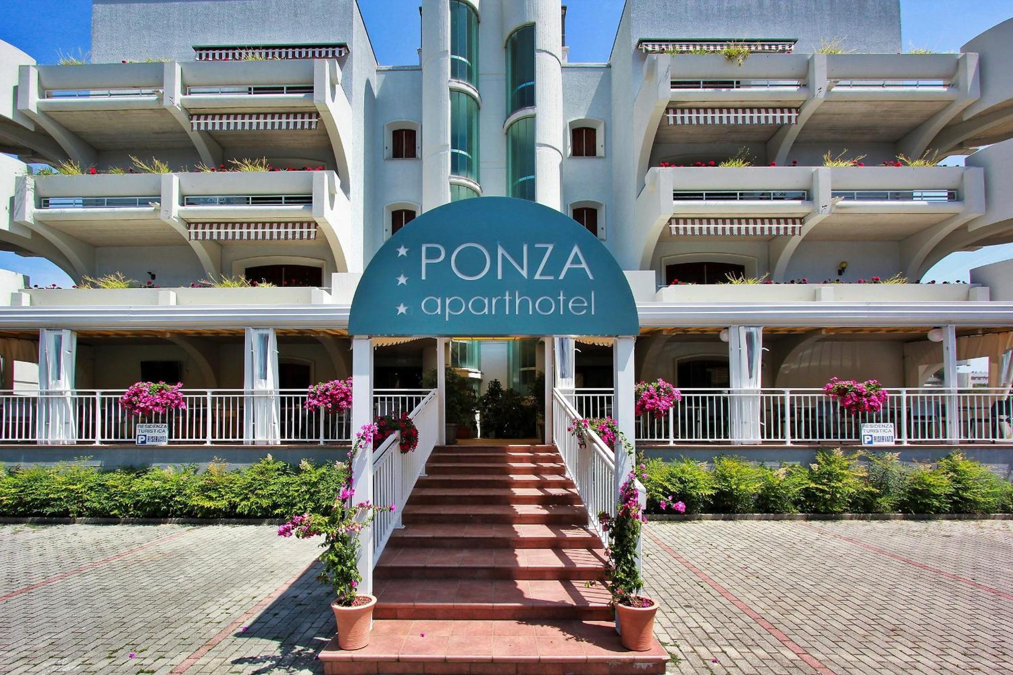 Aparthotel Ponza Линьяно-Саббьядоро Экстерьер фото