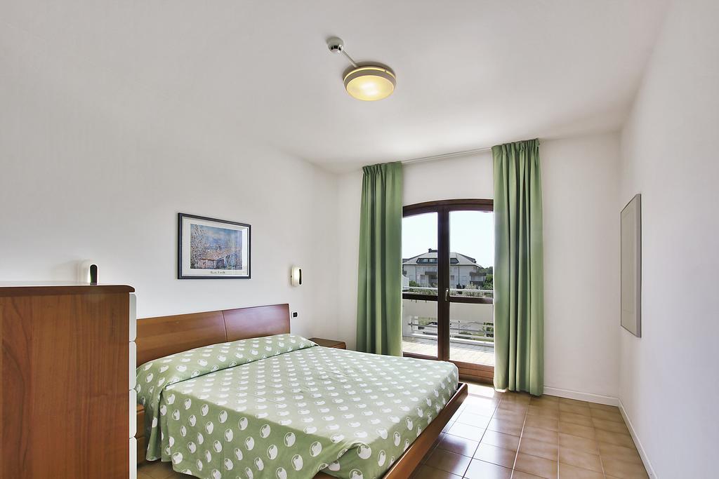 Aparthotel Ponza Линьяно-Саббьядоро Номер фото